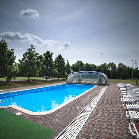 Hotel Ovit Кестхей Экстерьер фото