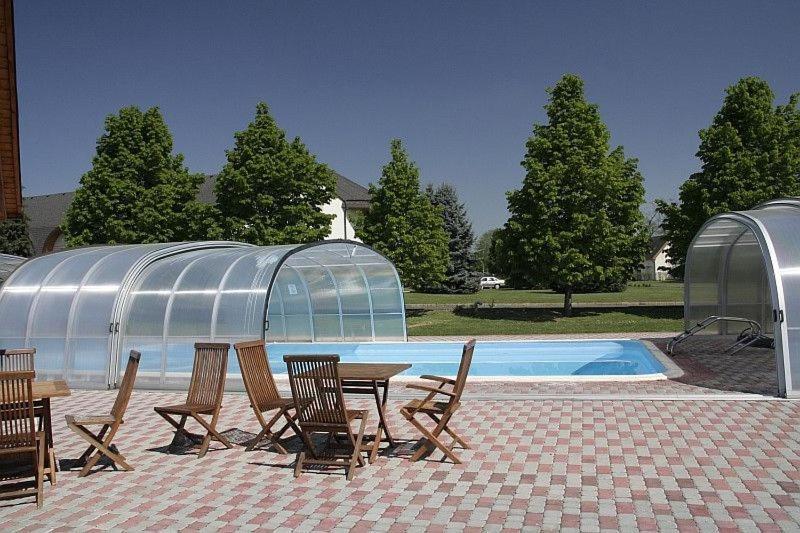 Hotel Ovit Кестхей Экстерьер фото