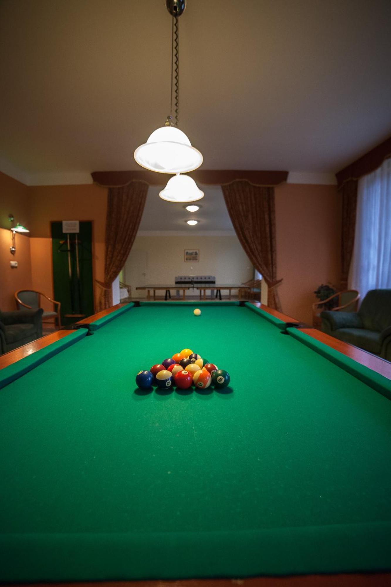 Hotel Ovit Кестхей Экстерьер фото