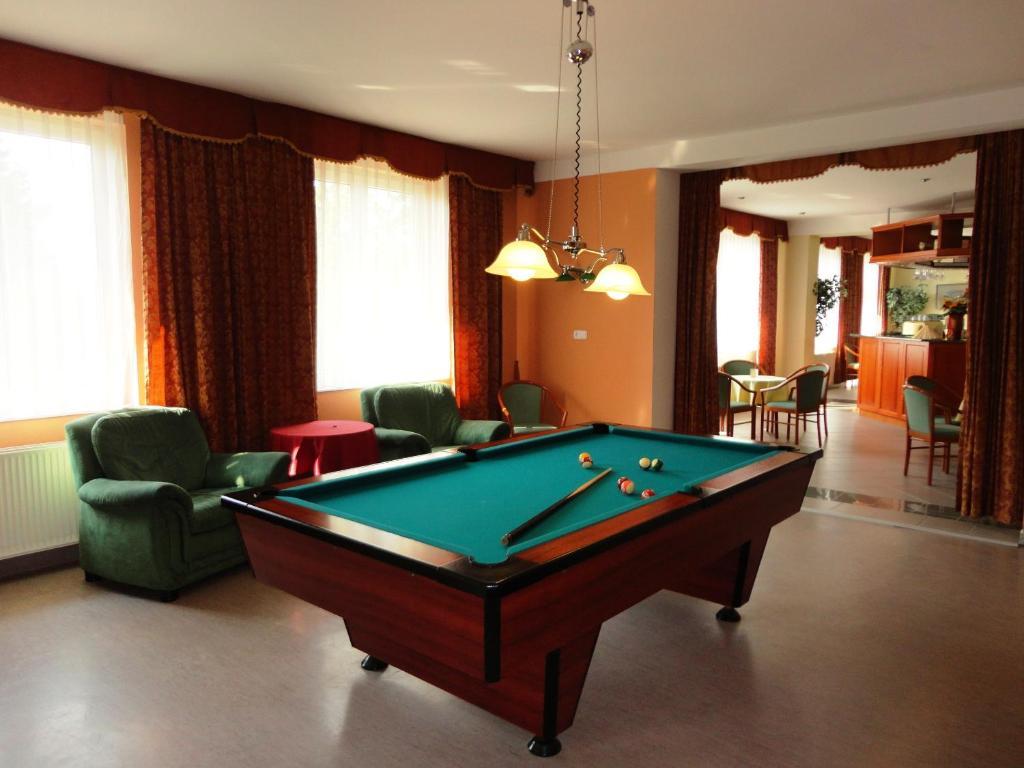Hotel Ovit Кестхей Экстерьер фото