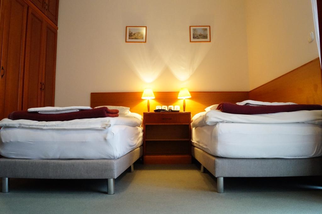 Hotel Ovit Кестхей Экстерьер фото