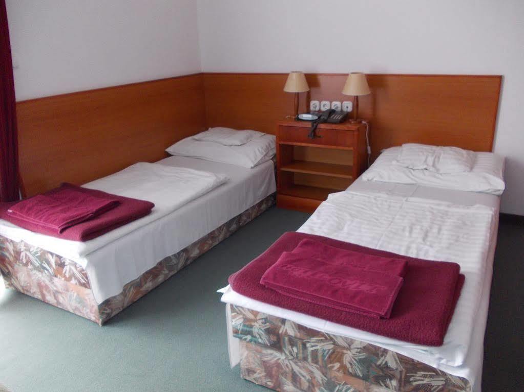 Hotel Ovit Кестхей Экстерьер фото