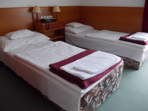 Hotel Ovit Кестхей Экстерьер фото